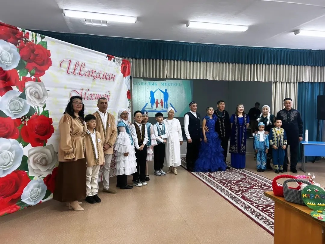 Мектебімізде өткен "Адал азамат біртұтас тәрбие бағдарламасы" аясында "Даналық мектебінің" Шебер әке,өнерлі ана , еңбекқор бала Бастауыш және орта буын оқушылары мен ата-аналары арасындағы сайыс.